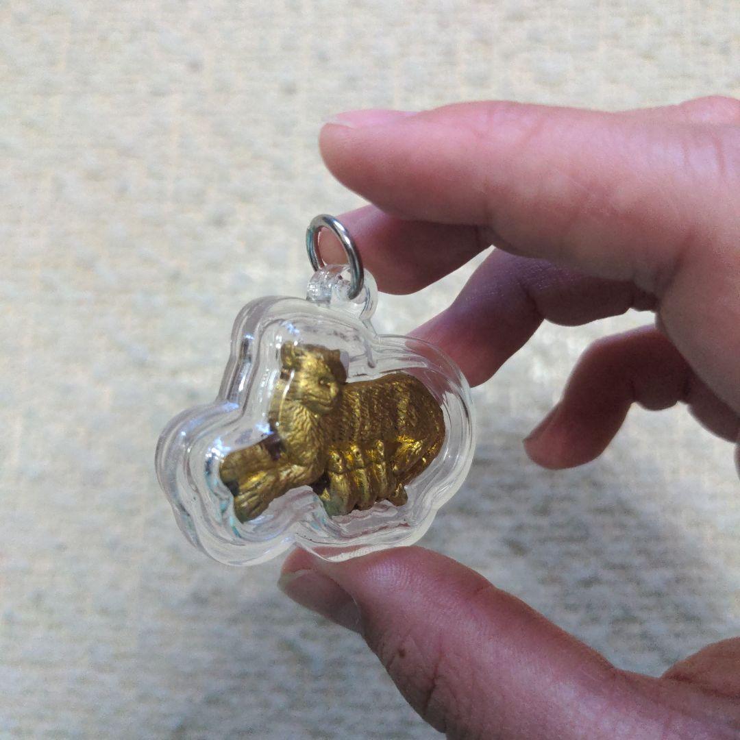 激レア　プラクルアン　慈悲と魅力のお守り　猫のお乳を吸うネズミ